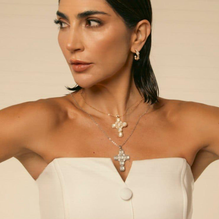 COLAR CRUCIFIXO MADREPÉROLA RÓDIO