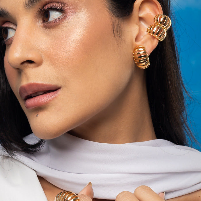 BRINCO BOLD DOURADO VAZADO EARHOOK