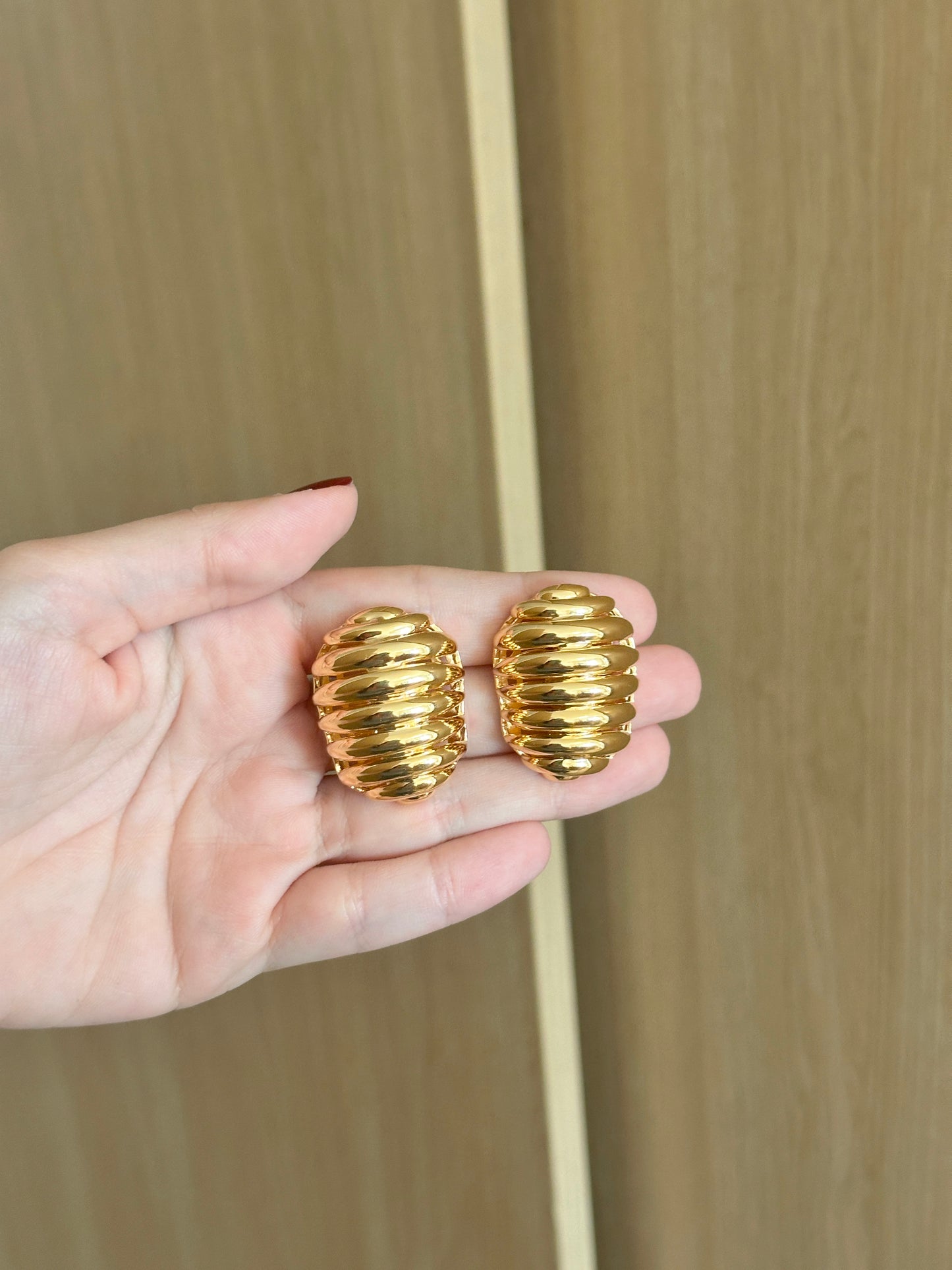 Brinco Bold Textura Dourado