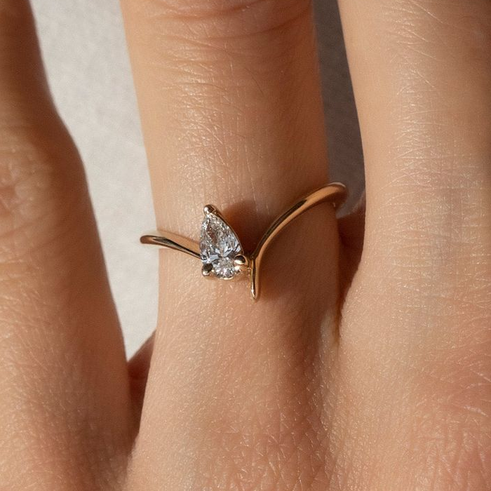 Anel de Formatura em Ouro 18K Gota – Personalizável com a Pedra do Seu Curso