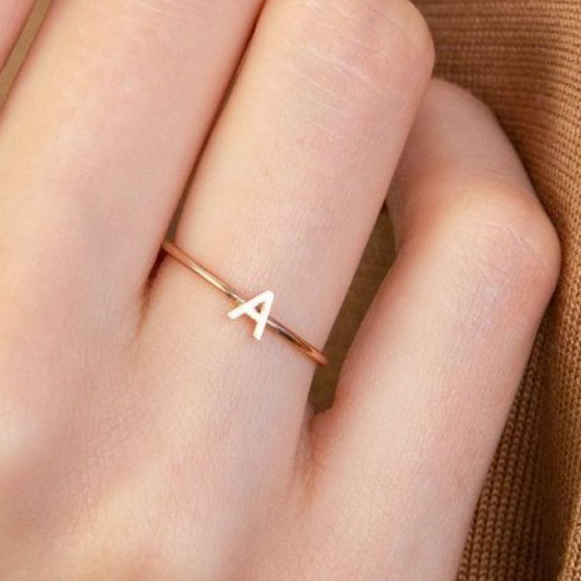 Anel Letra Inicial em Ouro 18K Oval Bold – Personalizável A até L