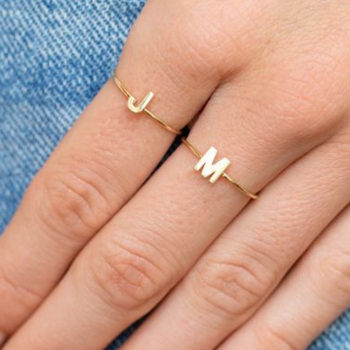Anel Letra Inicial em Ouro 18K Oval Bold – Personalizável M até V