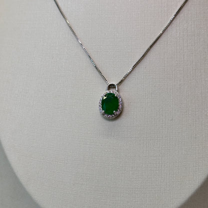 Colar com pingente esmeralda oval cravejado prata 925