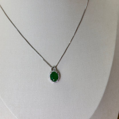Colar com pingente esmeralda oval cravejado prata 925