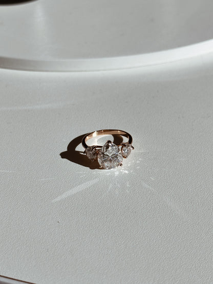 Anel de Solitário Princesa em Ouro 18K Gota Moissanite
