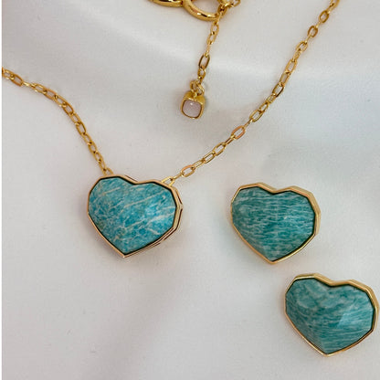 BRINCO AMOR PEDRA NATURAL AMAZONITA CORAÇÃO BANHO OURO 18K