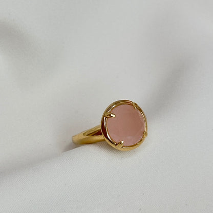 ANEL LICYIN REDONDO COM PEDRA NATURAL LEITOSA ROSA CLARO